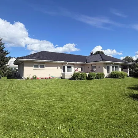 Lomakoti Oiva Villa *